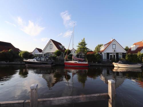 Nice holiday home on the water in Grou