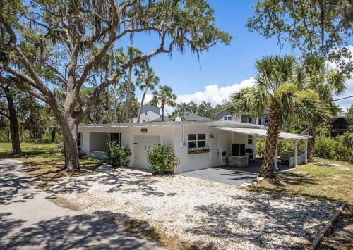 Buitenkant, Retreat on the Bayou in Port Richey