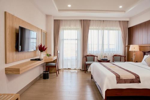 Khach San Rex An Nhon in Train Station