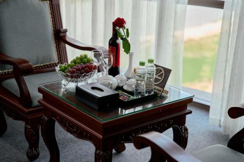 Khach San Rex An Nhon in Train Station