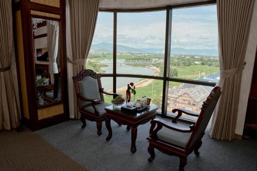 Khach San Rex An Nhon in Train Station