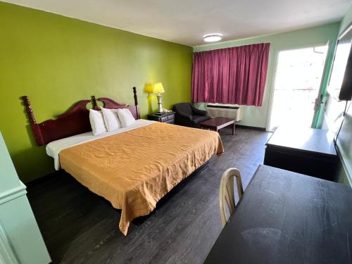 Travelers inn - image 11