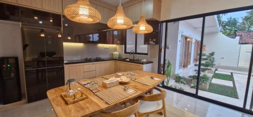 1 Bedroom Private Villa with Kitchen near Tembles Beach
