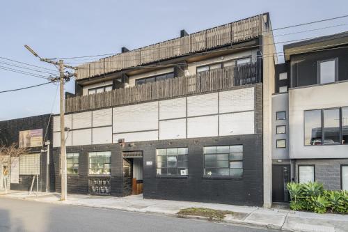 Northcote 3-Bed Townhouse Near Cafes & Shops in Fairfield