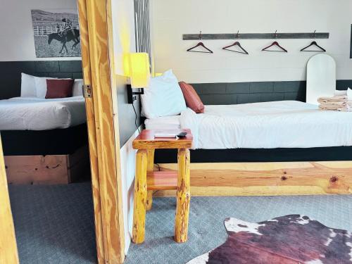 Elk Antler Inn - image 12