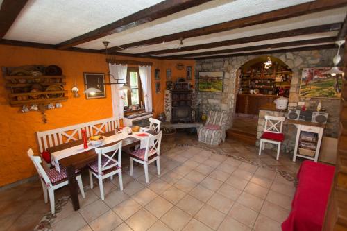 Viesnīcas āriene, Rozina Vacation House in Pliskovica