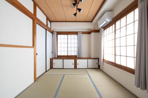 Shirasuna Building
