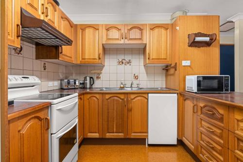 OP Chill - Pet Friendly - Waterfront Home - Kayaks included in stay in Orient Point