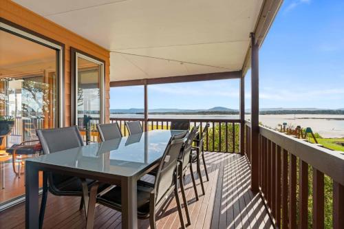 OP Chill - Pet Friendly - Waterfront Home - Kayaks included in stay in Orient Point