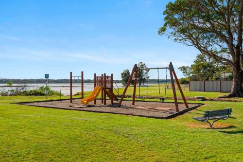 OP Chill - Pet Friendly - Waterfront Home - Kayaks included in stay in Orient Point