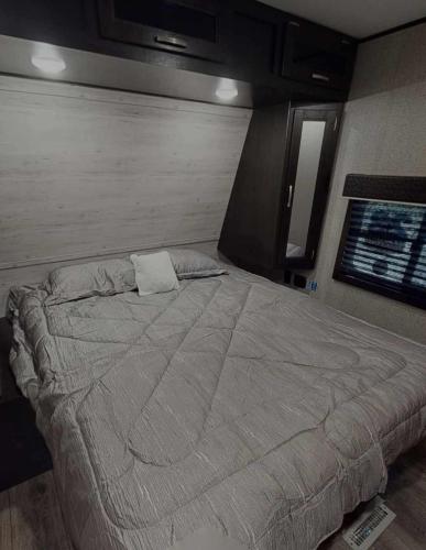 . Prêt-à-camper derrière chez nous
