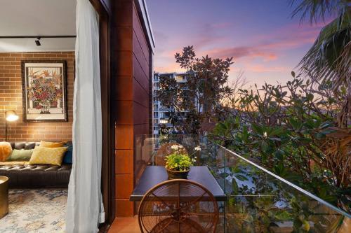 Jade View - Vintage Soul and Sunset Strolls - main image