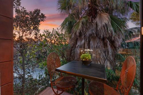 Jade View - Vintage Soul and Sunset Strolls - image 3