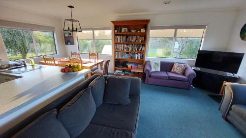 Silver Sands - Cooks Beach Holiday Home, Cooks Beach (foto 6)