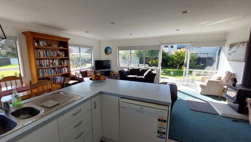 Silver Sands - Cooks Beach Holiday Home, Cooks Beach (foto 9)
