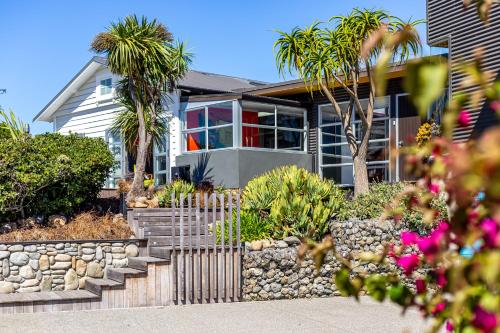 Sisäänkäynti, Top Floor Bed and Breakfast in Paraparaumu