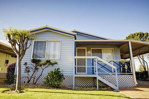 Wavecrest Village & Tourist Park Set in a prime location of Hopetoun (Western Australia), Wavecrest Village & Tourist Park puts everything the city has to offer just outside your doorstep. Both business travelers and tourists can enj