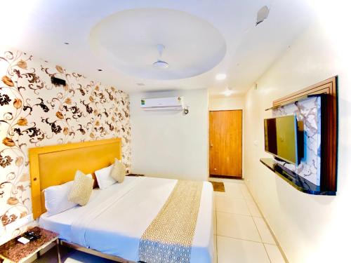 Hotel Alexa - Satellite Prahladnagar, Ahmedabad, Ahmedabad