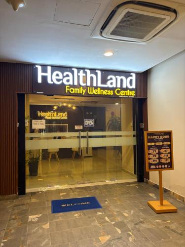 QQ Empire Damansara hotel room near KidZania Kuala Lumpur