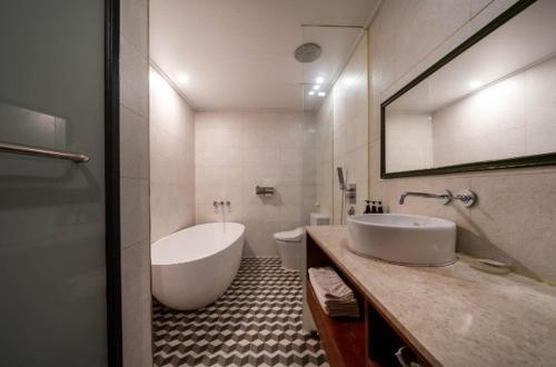 room detail thumbnail 2