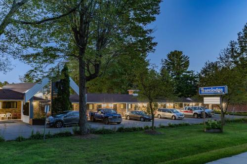 Travelodge by Wyndham Bracebridge in Bracebridge, Canada