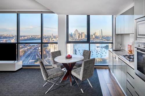 Meriton Suites North Sydney - main image