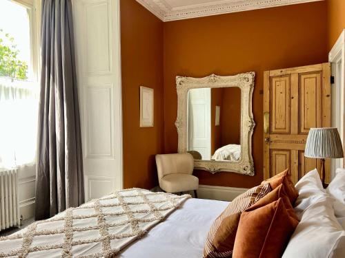 The Georgian Manor Apartment - Central Frome