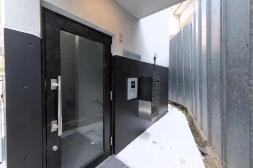 Entrance, Cozy Nest Yokohama 横浜駅徒歩10分 Brand New Up to 4 Guests Kアリーナ in Fujidana