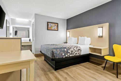 Econo Lodge Inn & Suites Cayce I-26 Airport in Cayce, USA