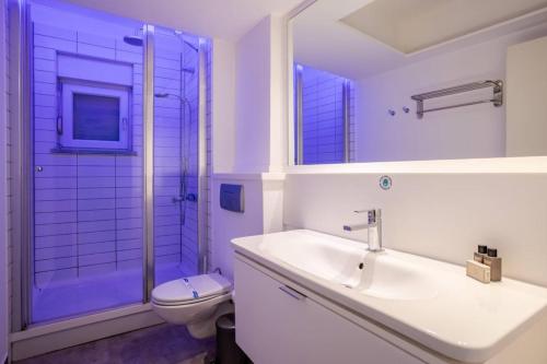 Cool Charming Central 1BD1Bath Modern Home! #398 - image 2