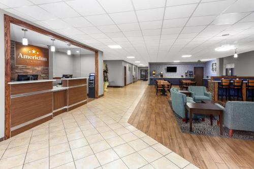 AmericInn & Suites by Wyndham Baraboo Event Center in Baraboo, USA