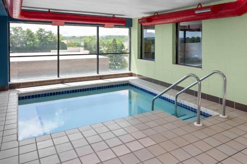 AmericInn & Suites by Wyndham Baraboo Event Center in Baraboo, USA