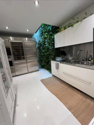 Stunning 3 Bed Townhouse in the heart of Mayfair 5