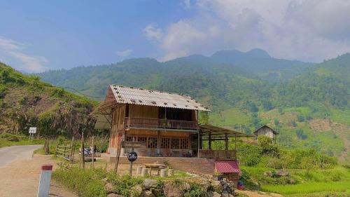 Field House in Nam Cang