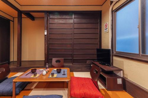 1 stop to Namba! Shinsaibashi & Japanese homestay kenny1