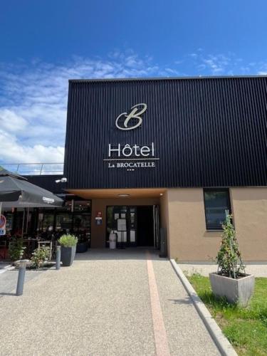 Exterior view of Hotel SPA Restaurant AKENA Molinges - La Brocatelle