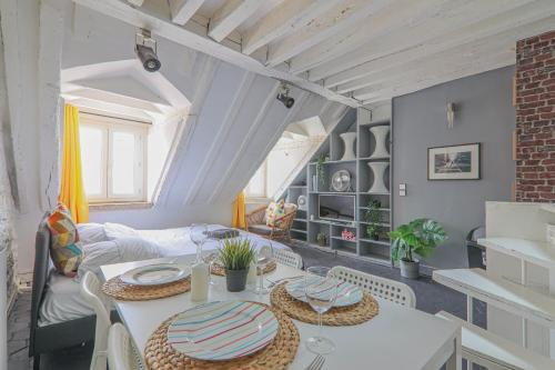 Studio Apartment-4P-City Centre Lescot With Netflix - image 2