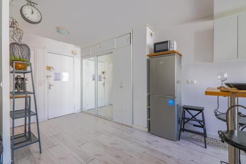 Studio Apartment-4P -Pierre Levé with NetFlix - image 7