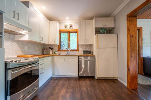 Spa Pool table Lake Access - Chalet Family au Grand air in Boileau (QC)