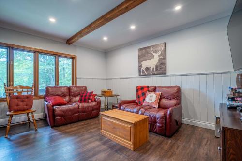 Spa Pool table Lake Access - Chalet Family au Grand air in Boileau (QC)