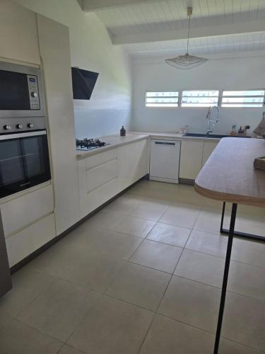 Kitchen, Maison confortable a Baie-Mahault avec jardin privatif in Baie-Mahault