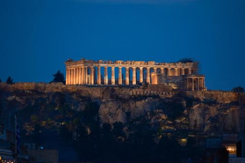 Majestic Acropolis View Elegant 2-Bedroom Penthouse in the Heart of Athens, Athènes