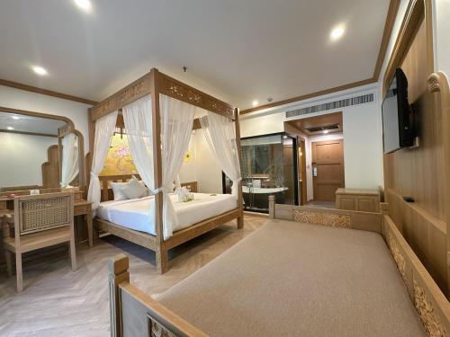 room detail thumbnail 2