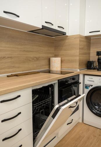 Chic 1BR Flat & Garage I Garden Residence, Varna by Flat Mаnаger, Varna (foto 9)