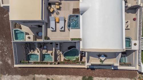 The Cosmopolitan - Karterados Urban Suites 1