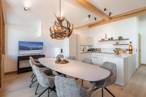 Kitchen, Apartment La Chouette Les Belleville - by EMERALD STAY in Le Bettaix