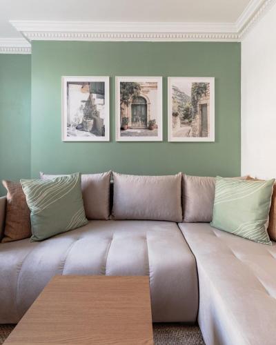 Designer 2BR/1BA Flat Steps to Hyde Park! - image 13