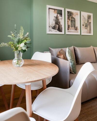 Designer 2BR/1BA Flat Steps to Hyde Park! - image 12