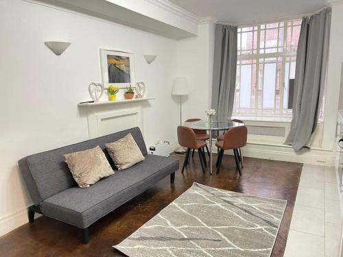 Modern Comfort – 2BR 1BA near Hyde Park & Tube