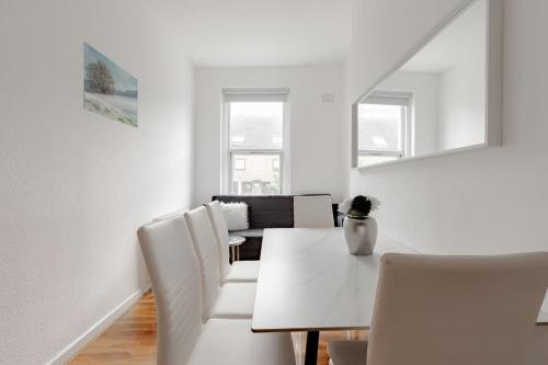 Elegant 2BR apartment Central London - image 6